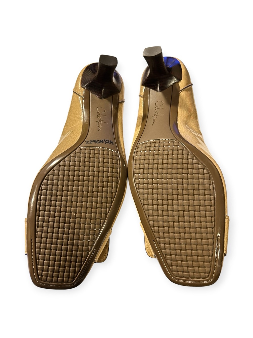 Vintage Cole Haan Tan Beige Patent Leather Square Toe Buckle Block Heel Pumps 9. - Picture 6 of 7